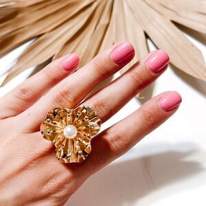 Gold flower ring #742